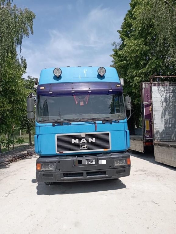 MAN 19.414 F2000 truck tractor