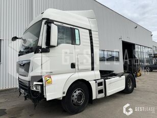 damaged MAN TGX 18.460 truck tractor