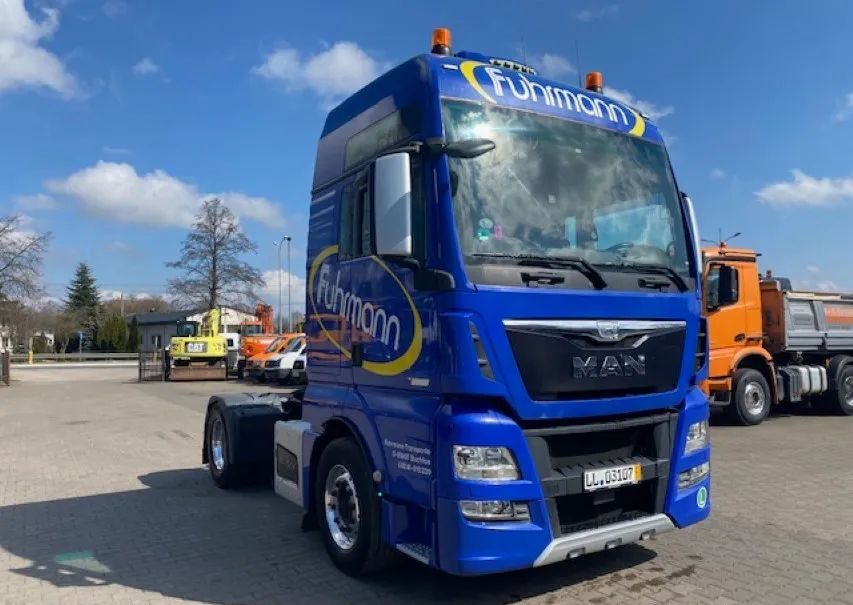 MAN TGX 18.560 truck tractor