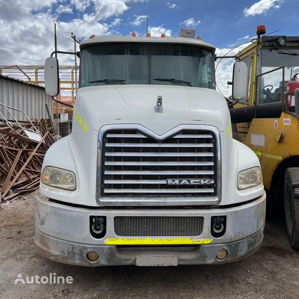 tracteur routier Mack CXU613E