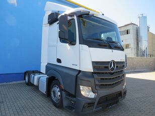 тягач Mercedes-Benz