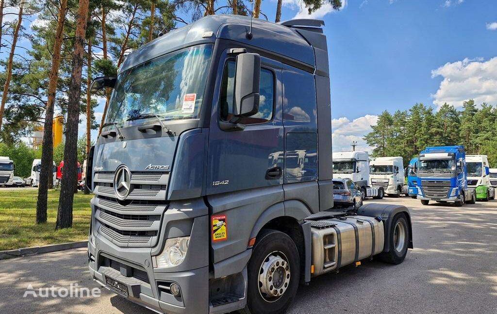 Mercedes-Benz 1842 truck tractor