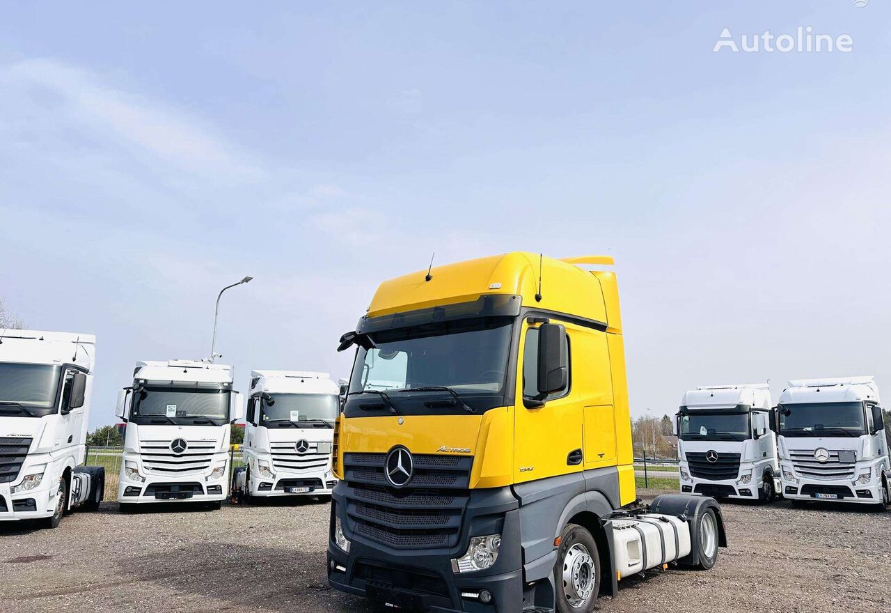 Mercedes-Benz 1842 Mega Giga Space Actros vetopöytäauto