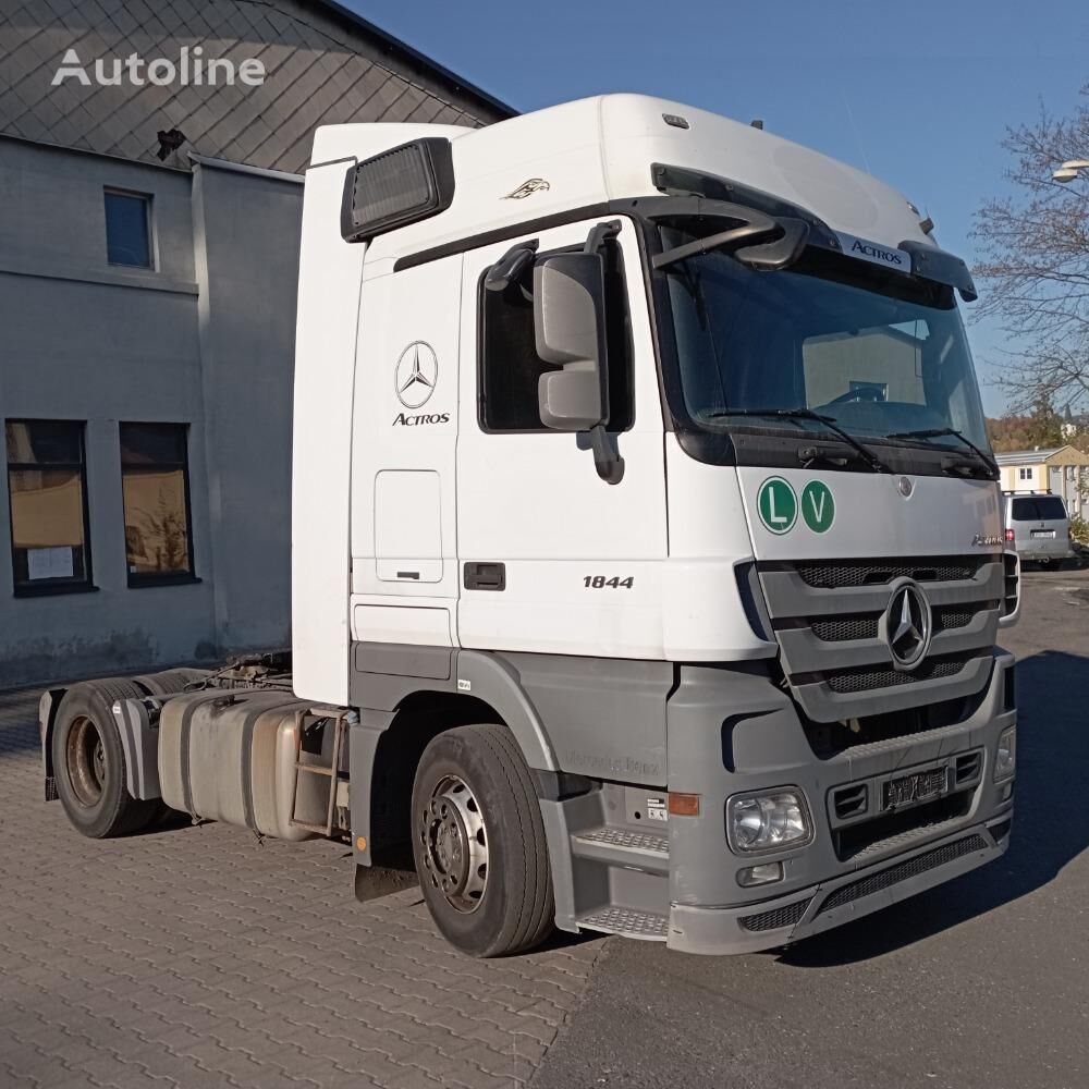 Mercedes-Benz 1844 Actros truck tractor