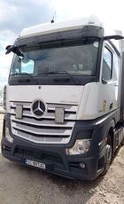 tracteur routier Mercedes-Benz 1845