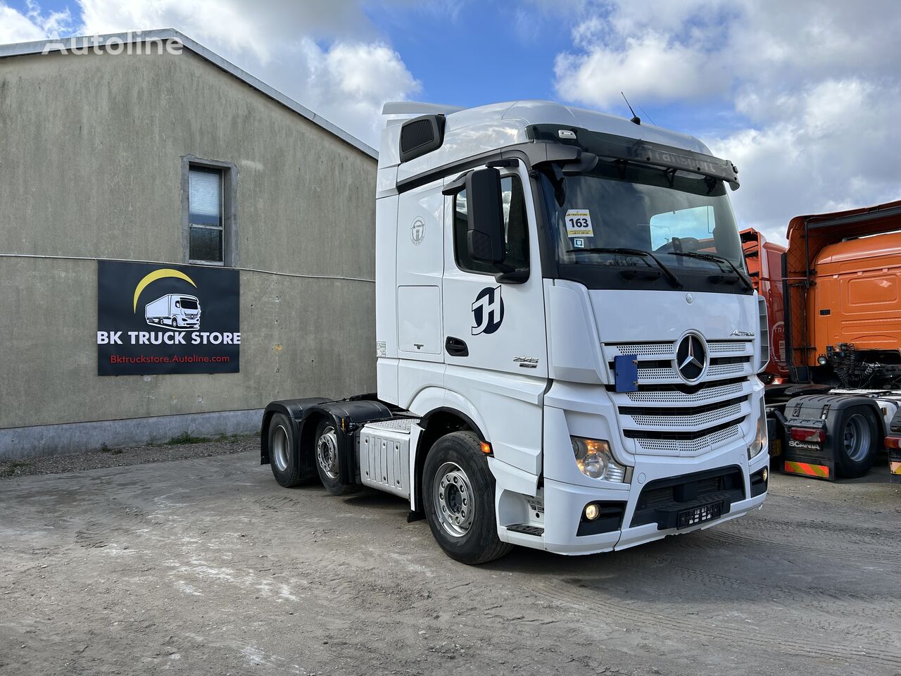 tracteur routier Mercedes-Benz 2045