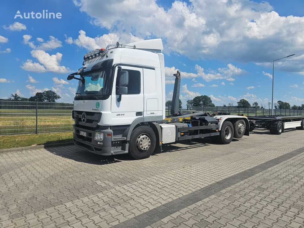 Mercedes-Benz 2544l truck tractor + container chassis semi-trailer