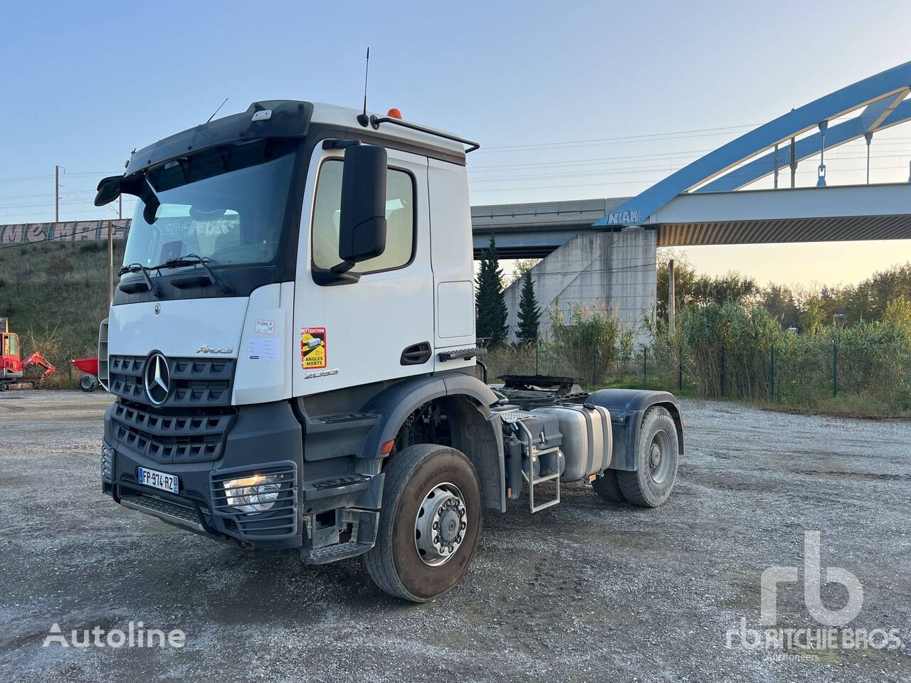 Mercedes-Benz AROCS 2053 4x4 Tracteur Routier trækker