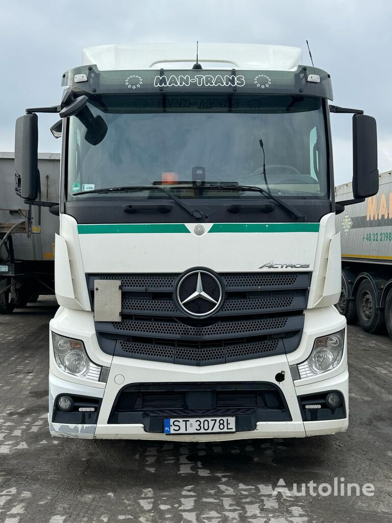 السيارات القاطرة Mercedes-Benz Actros 1842