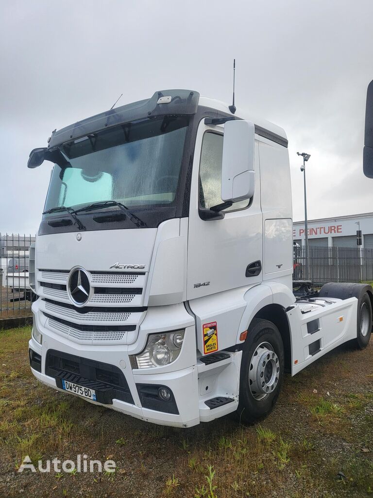 тягач Mercedes-Benz Actros 1842