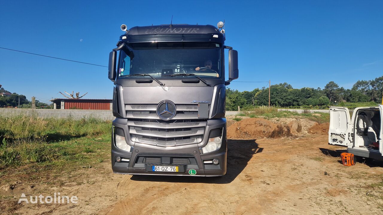 السيارات القاطرة Mercedes-Benz Actros 1842