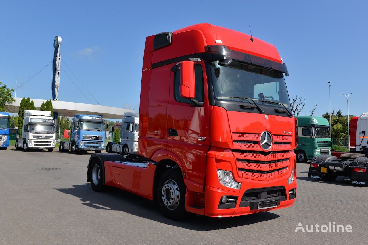 тягач Mercedes-Benz Actros 1842