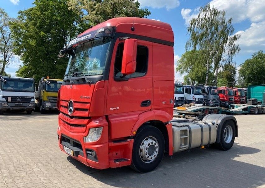 tracteur routier Mercedes-Benz Actros 1843