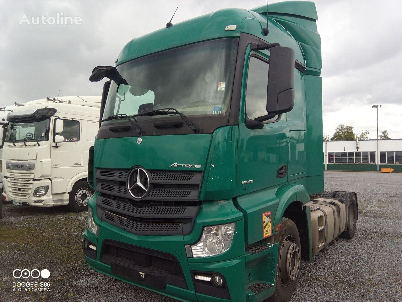 السيارات القاطرة Mercedes-Benz Actros 1843