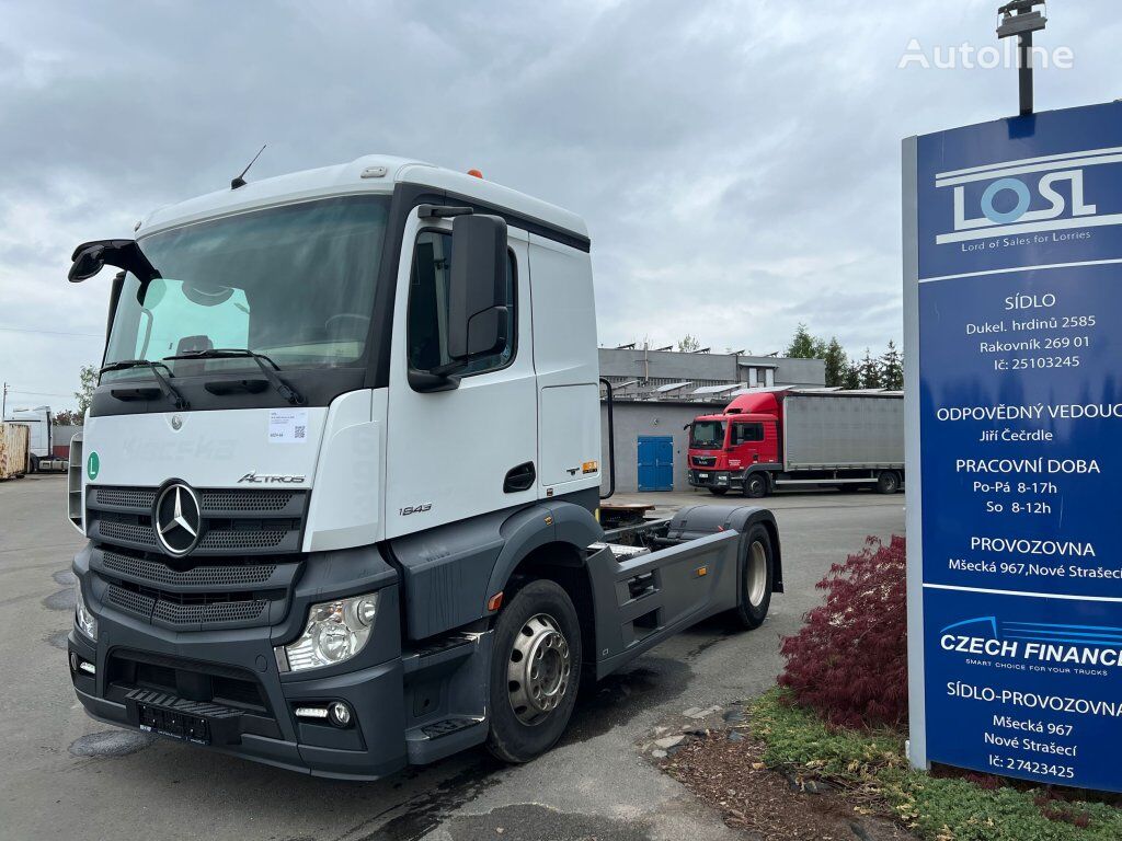 السيارات القاطرة Mercedes-Benz Actros 1843