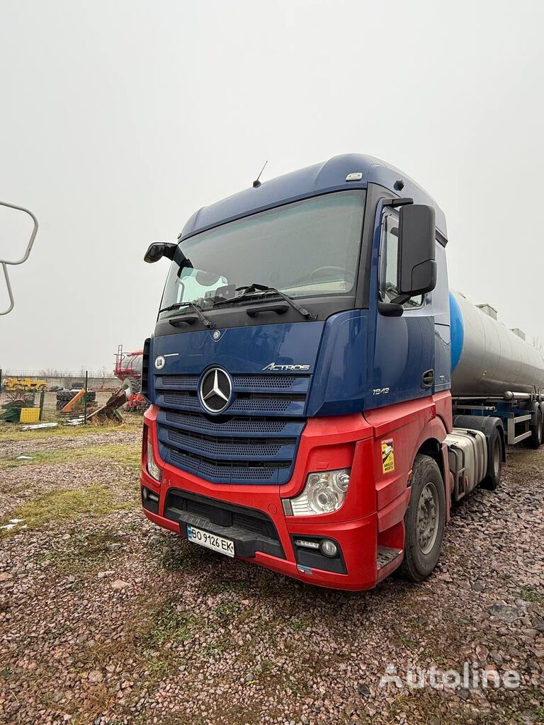 тягач Mercedes-Benz Actros 1843