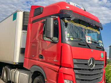 Mercedes-Benz Actros 1845 truck tractor