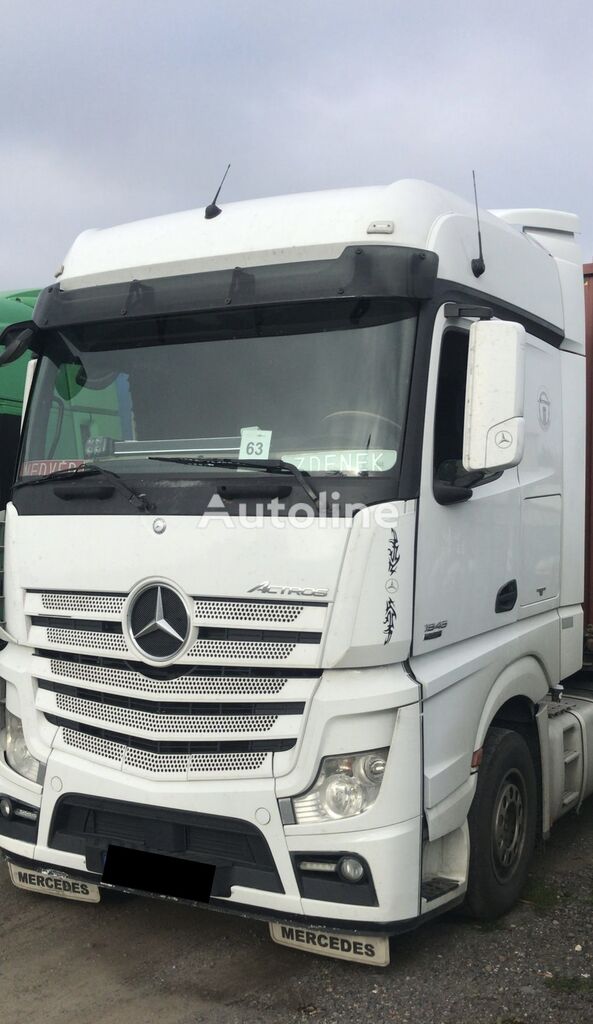 السيارات القاطرة Mercedes-Benz Actros 1845