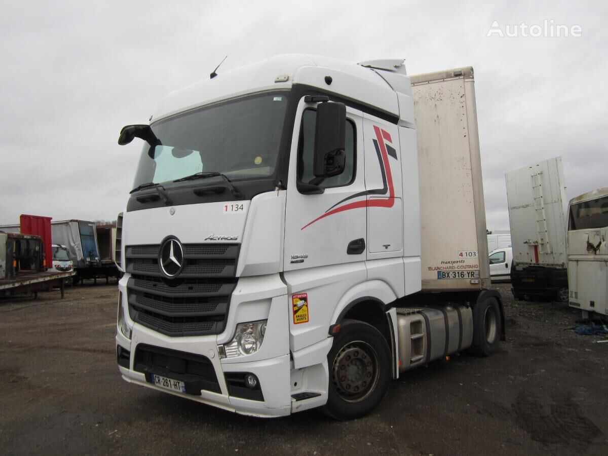 السيارات القاطرة Mercedes-Benz Actros 1845