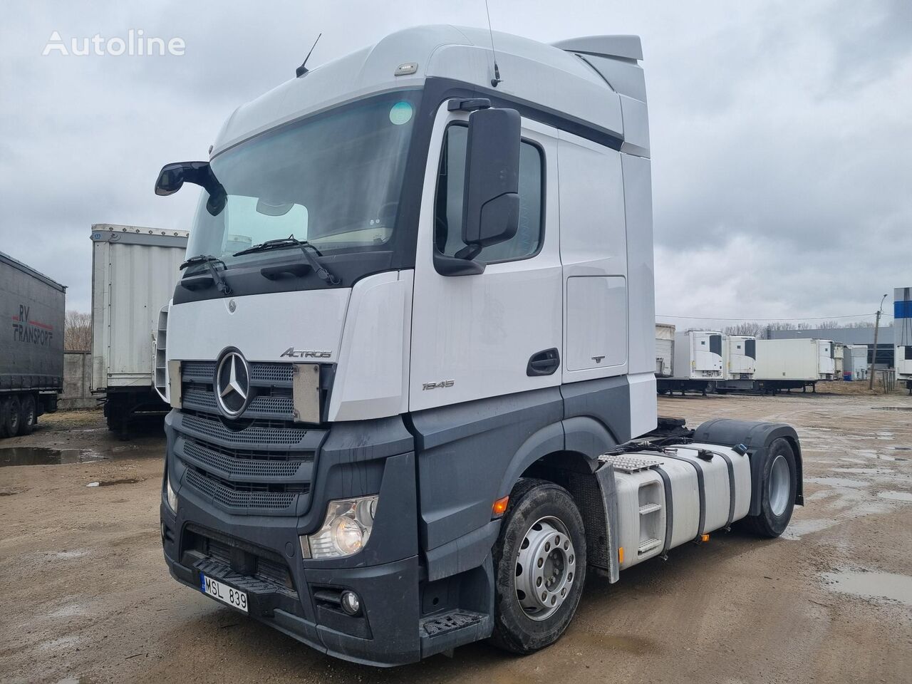 السيارات القاطرة Mercedes-Benz Actros 1845