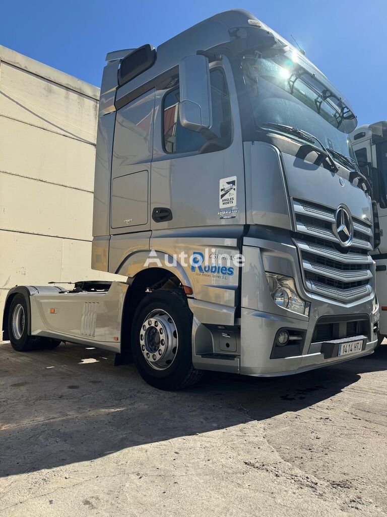 тягач Mercedes-Benz Actros 1845