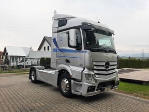 السيارات القاطرة Mercedes-Benz Actros 1845