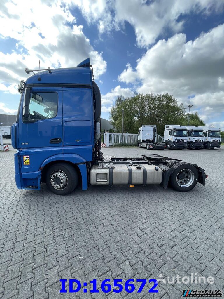 السيارات القاطرة Mercedes-Benz Actros 1845