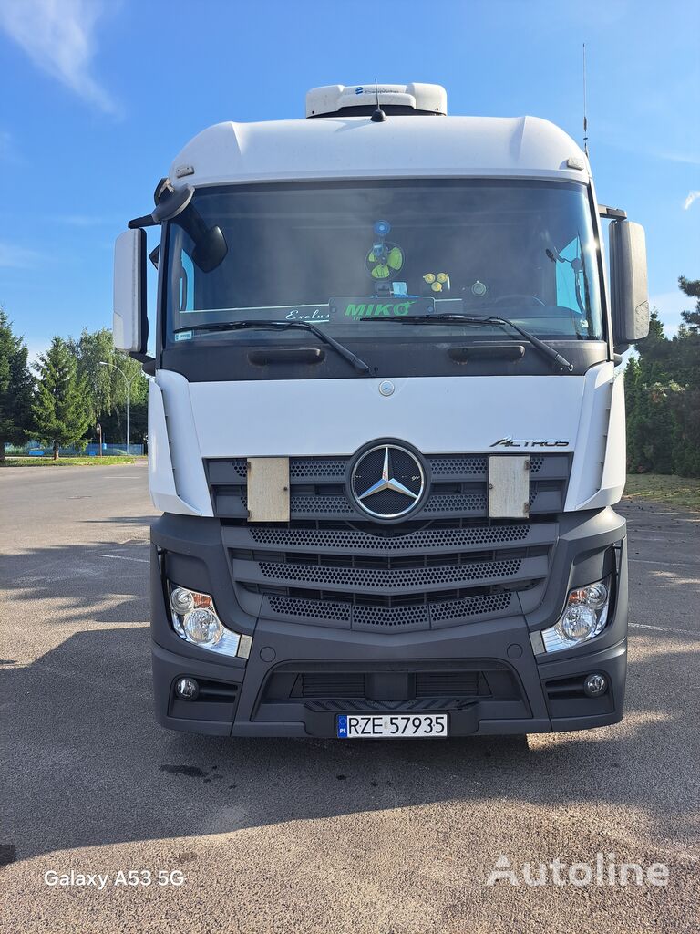 السيارات القاطرة Mercedes-Benz Actros 1845