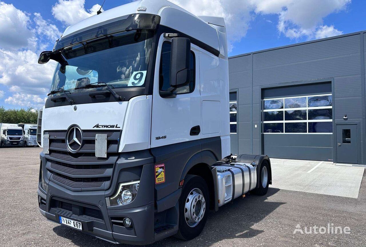 Mercedes-Benz Actros 1845 truck tractor