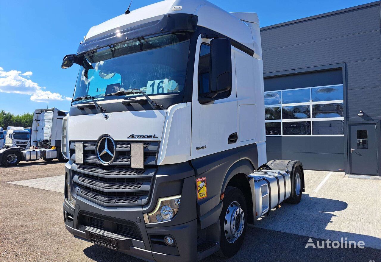 Mercedes-Benz Actros 1845 vetopöytäauto