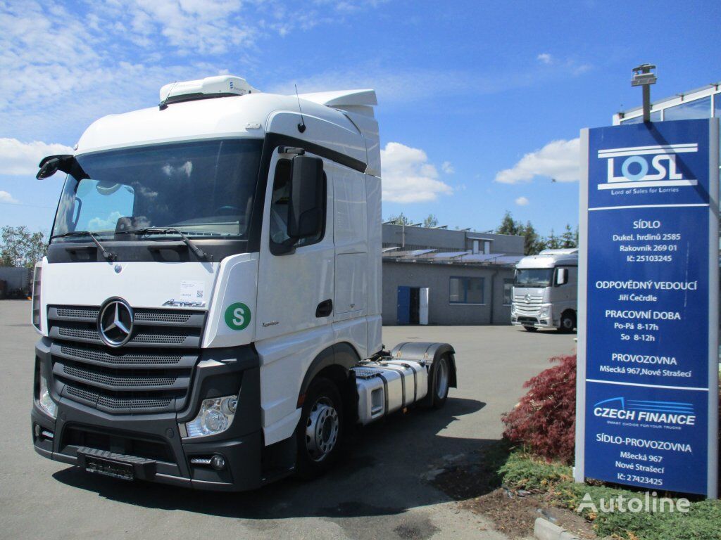 тягач Mercedes-Benz Actros 1845