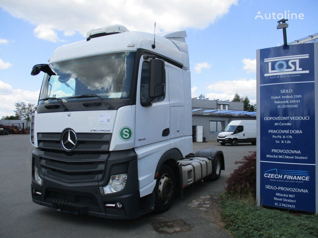 السيارات القاطرة Mercedes-Benz Actros 1845