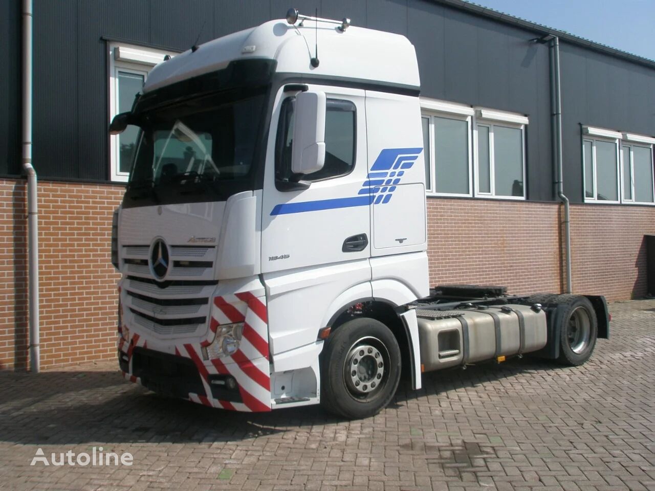 السيارات القاطرة Mercedes-Benz Actros 1845