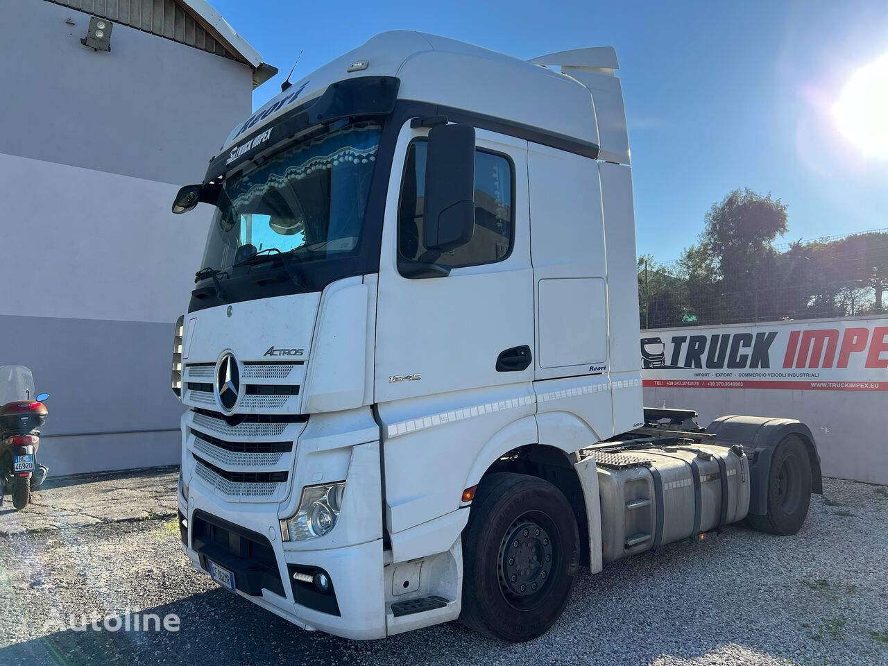 тягач Mercedes-Benz Actros 1845