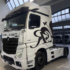 السيارات القاطرة Mercedes-Benz Actros 1845