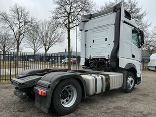 السيارات القاطرة Mercedes-Benz Actros 1845
