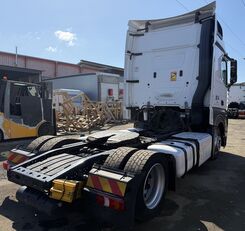 السيارات القاطرة Mercedes-Benz Actros 1845