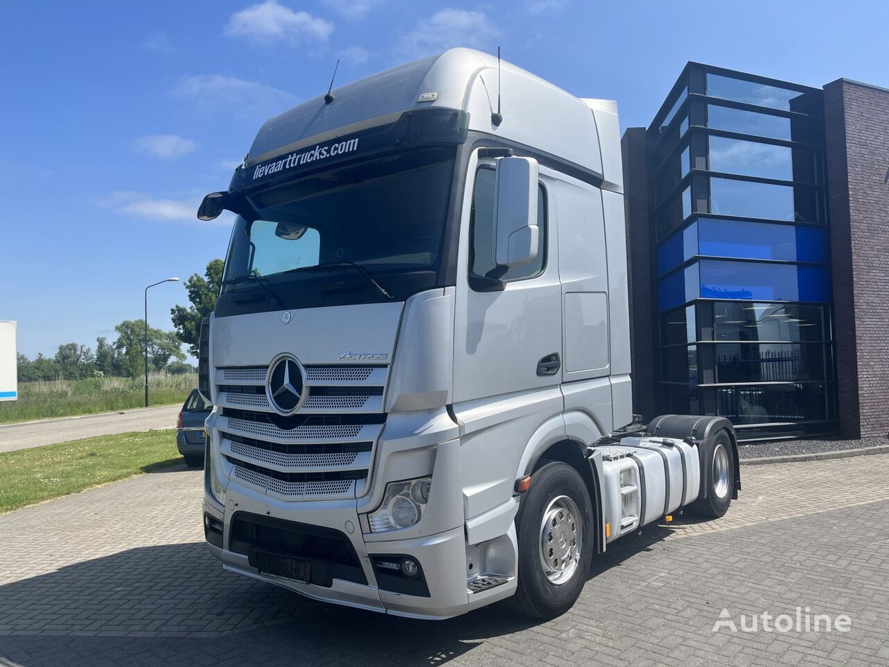 Mercedes-Benz Actros 1845 GigaSpace truck tractor