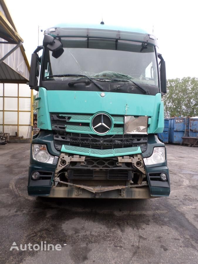 damaged Mercedes-Benz Actros 1848 truck tractor