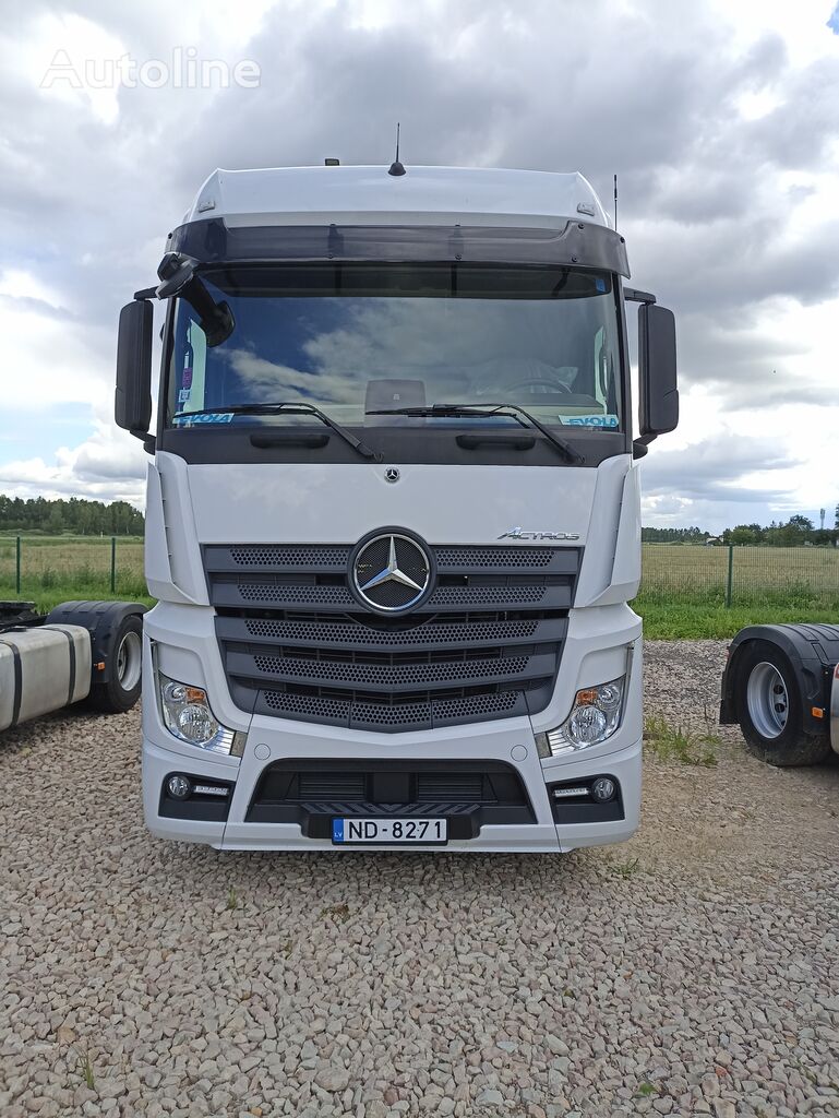 السيارات القاطرة Mercedes-Benz Actros 1851