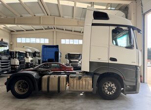 Mercedes-Benz Actros 1851 truck tractor