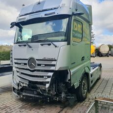 السيارات القاطرة Mercedes-Benz Actros 1863 / Model 2023 / Low mielage truck بعد وقوع الحادث