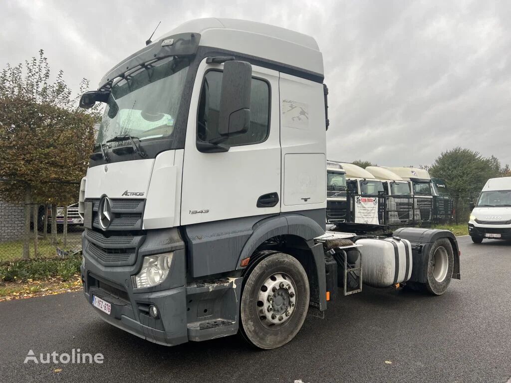 السيارات القاطرة Mercedes-Benz Actros 1943