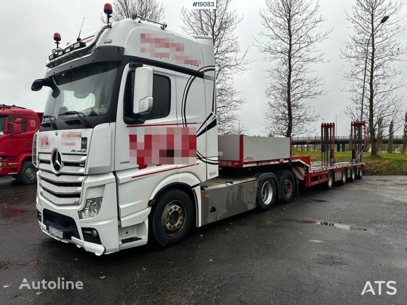 tracteur routier Mercedes-Benz Actros 2563 + semi-remorque porte-engins