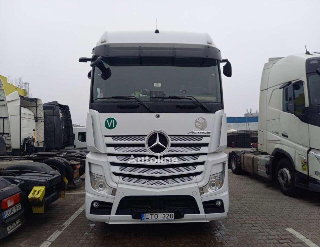 damaged Mercedes-Benz Actros 5 1845 BigSpace truck tractor