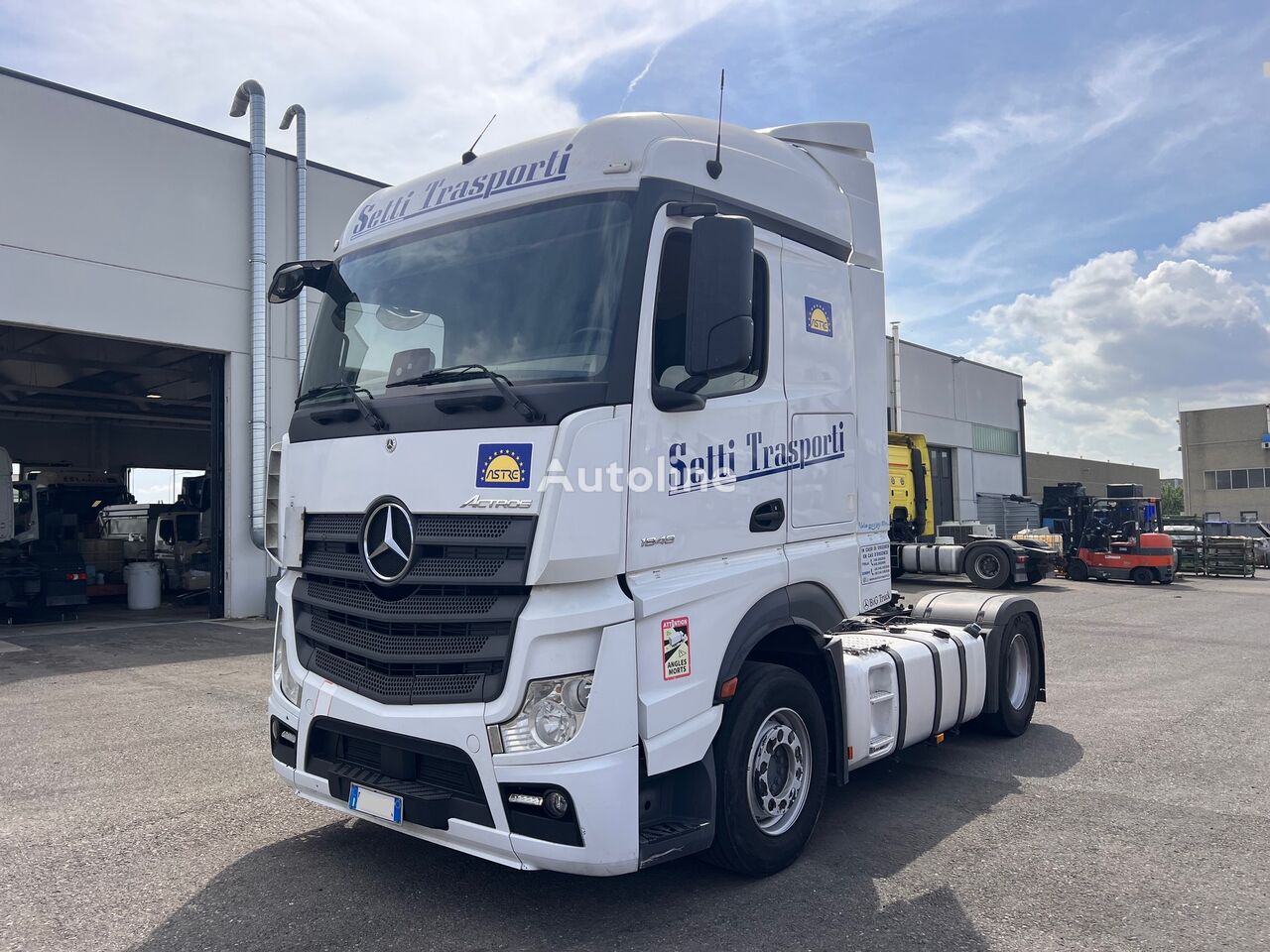 السيارات القاطرة Mercedes-Benz actros 1843