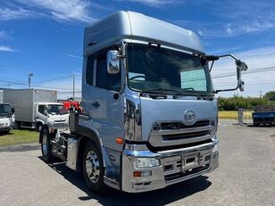cami&atilde;o tractor Nissan QUON