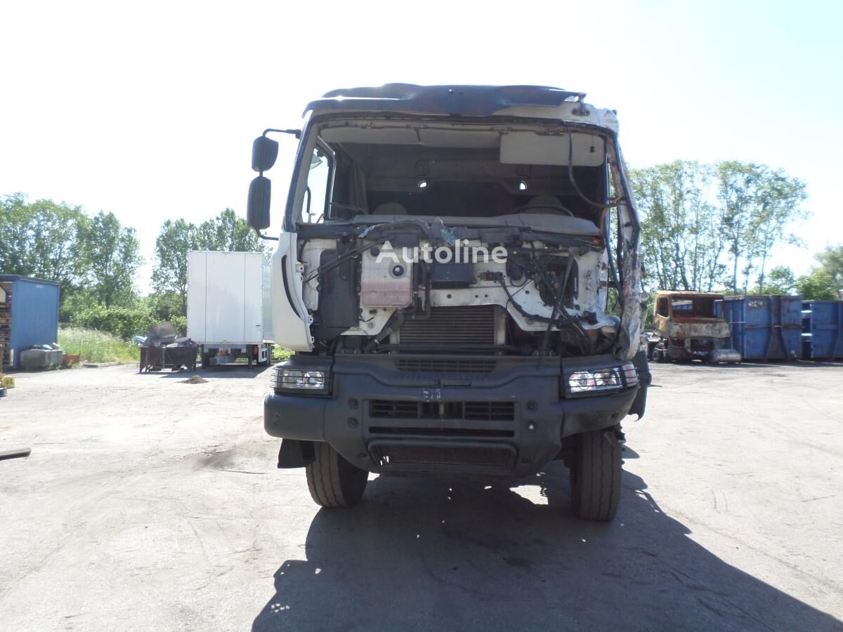 Damaged Renault Kerax truck tractor - Autoline