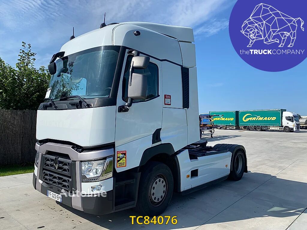 السيارات القاطرة Renault T 520