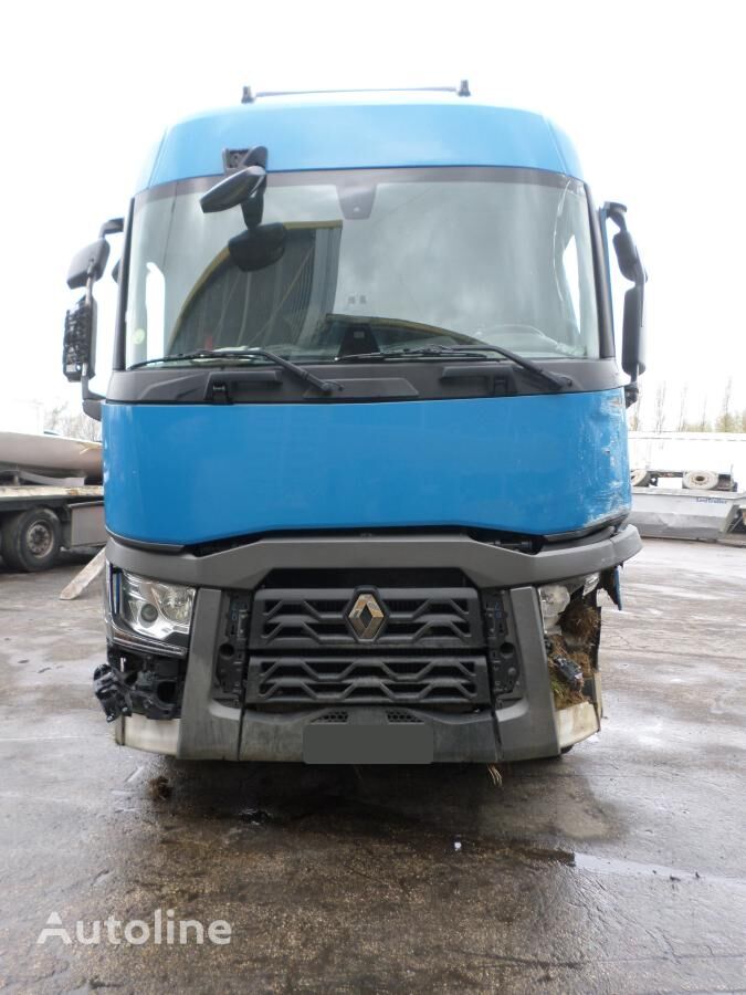 damaged Renault T-Series 460 truck tractor